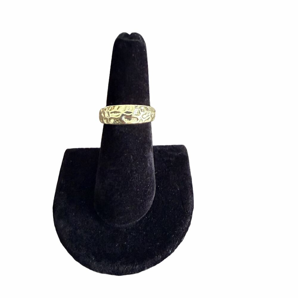 Hammered gold tone open ring - size 7